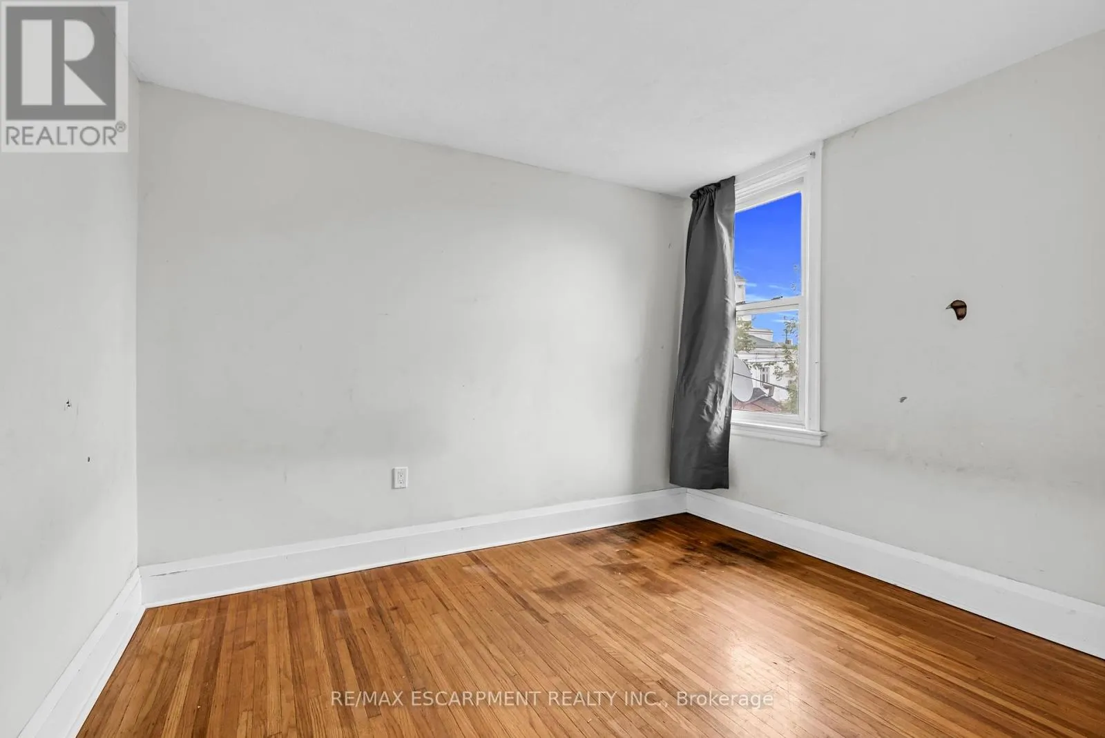 170 GROSVENOR AVENUE N