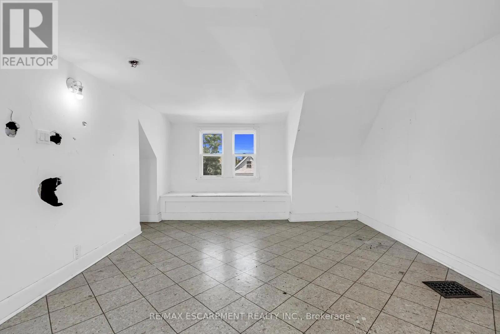 170 GROSVENOR AVENUE N