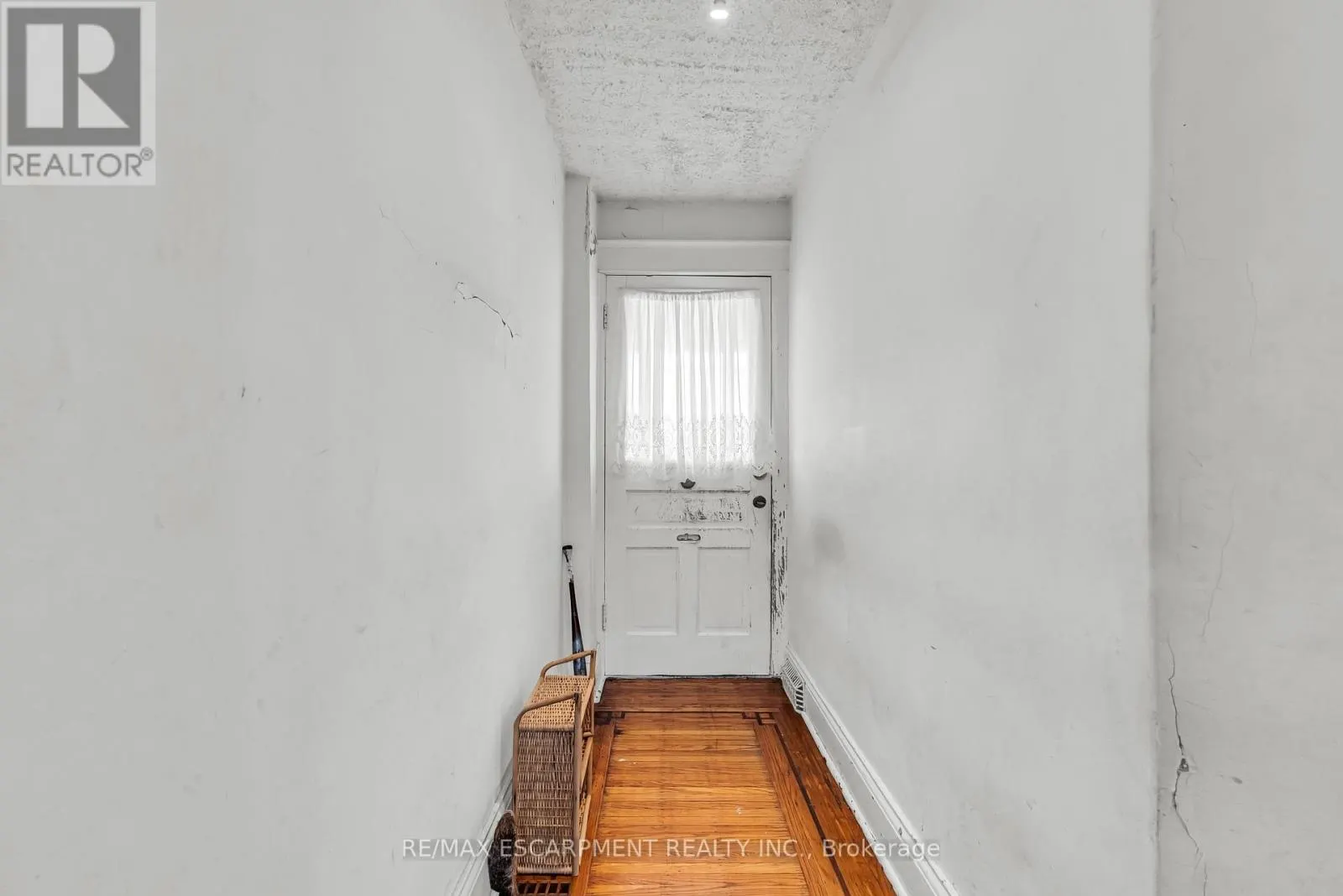 170 GROSVENOR AVENUE N