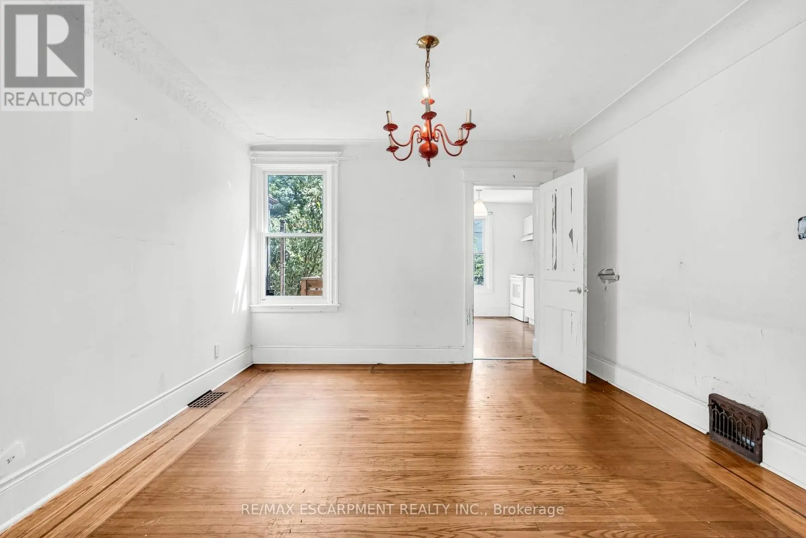 170 GROSVENOR AVENUE N