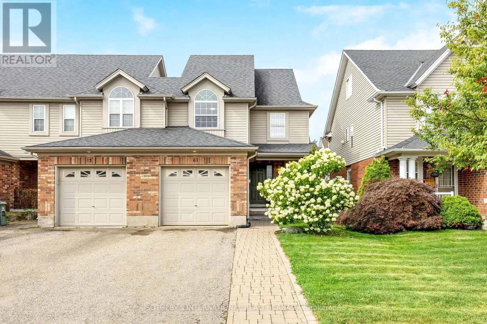 61 DARLING CRESCENT