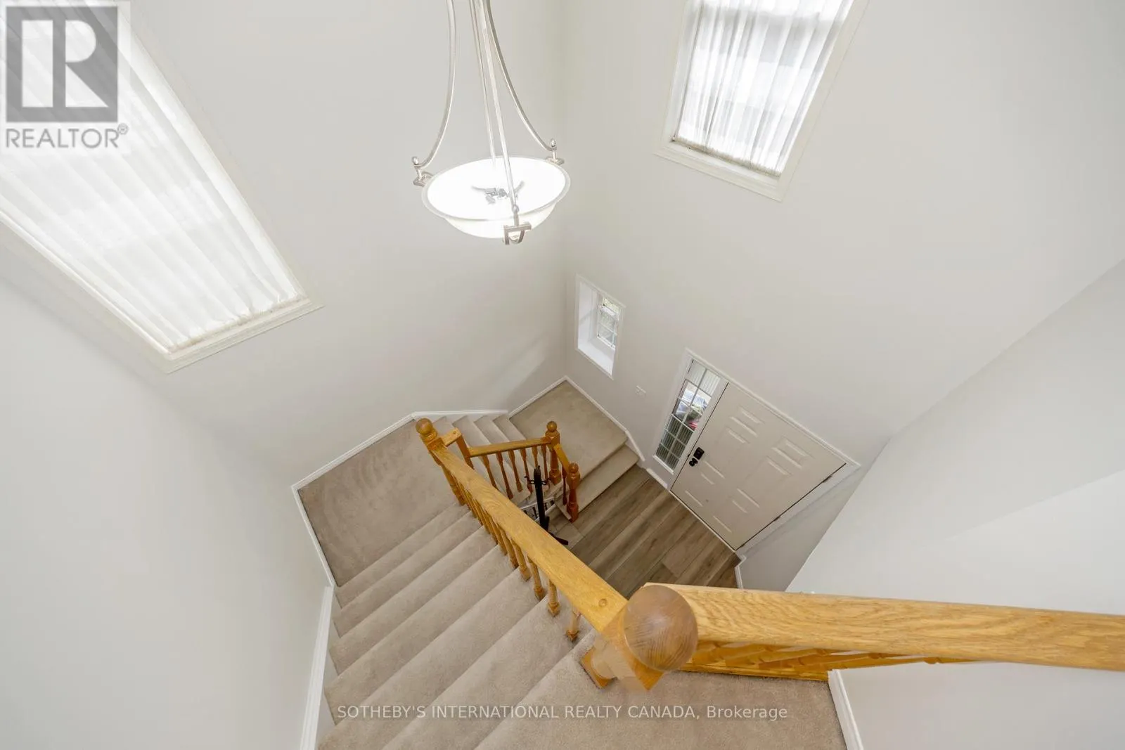 61 DARLING CRESCENT