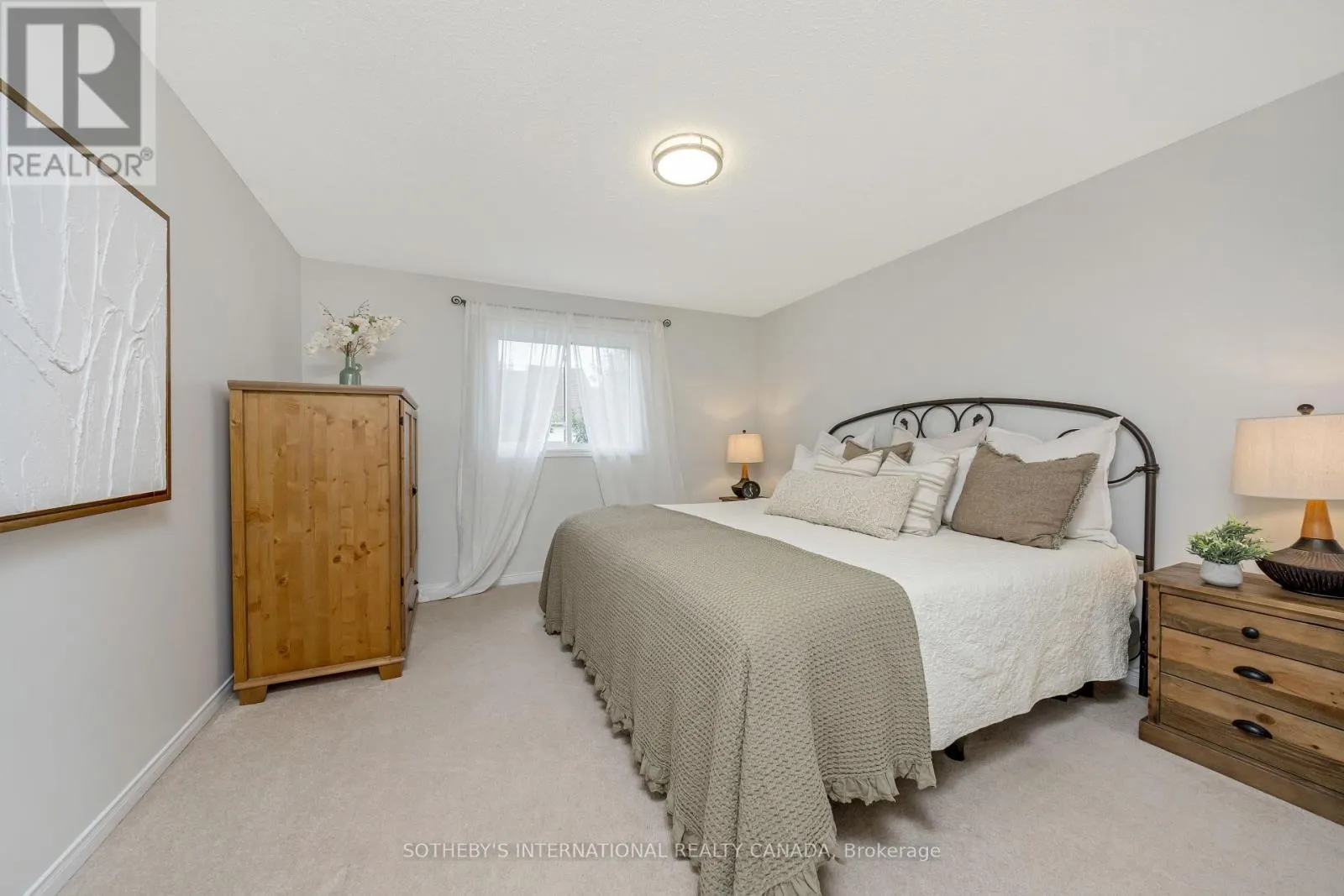61 DARLING CRESCENT