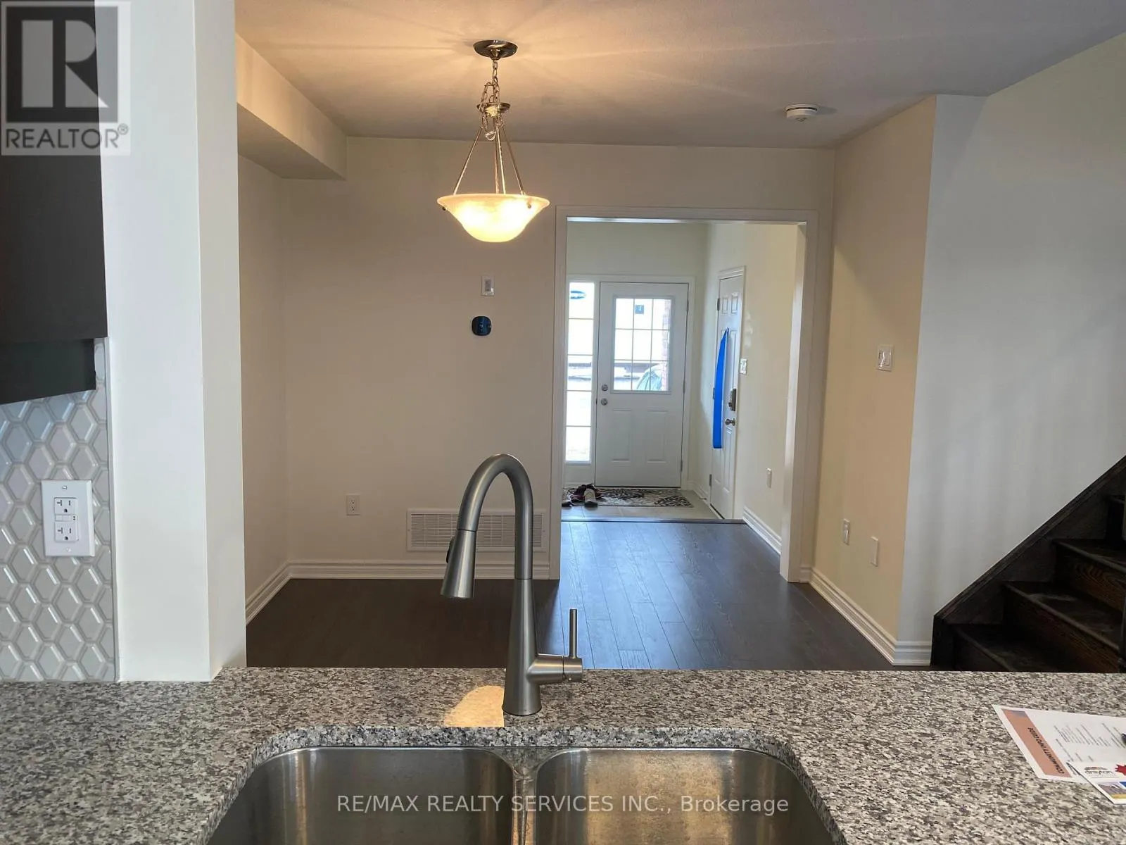 18 - 455 GUELPH AVENUE