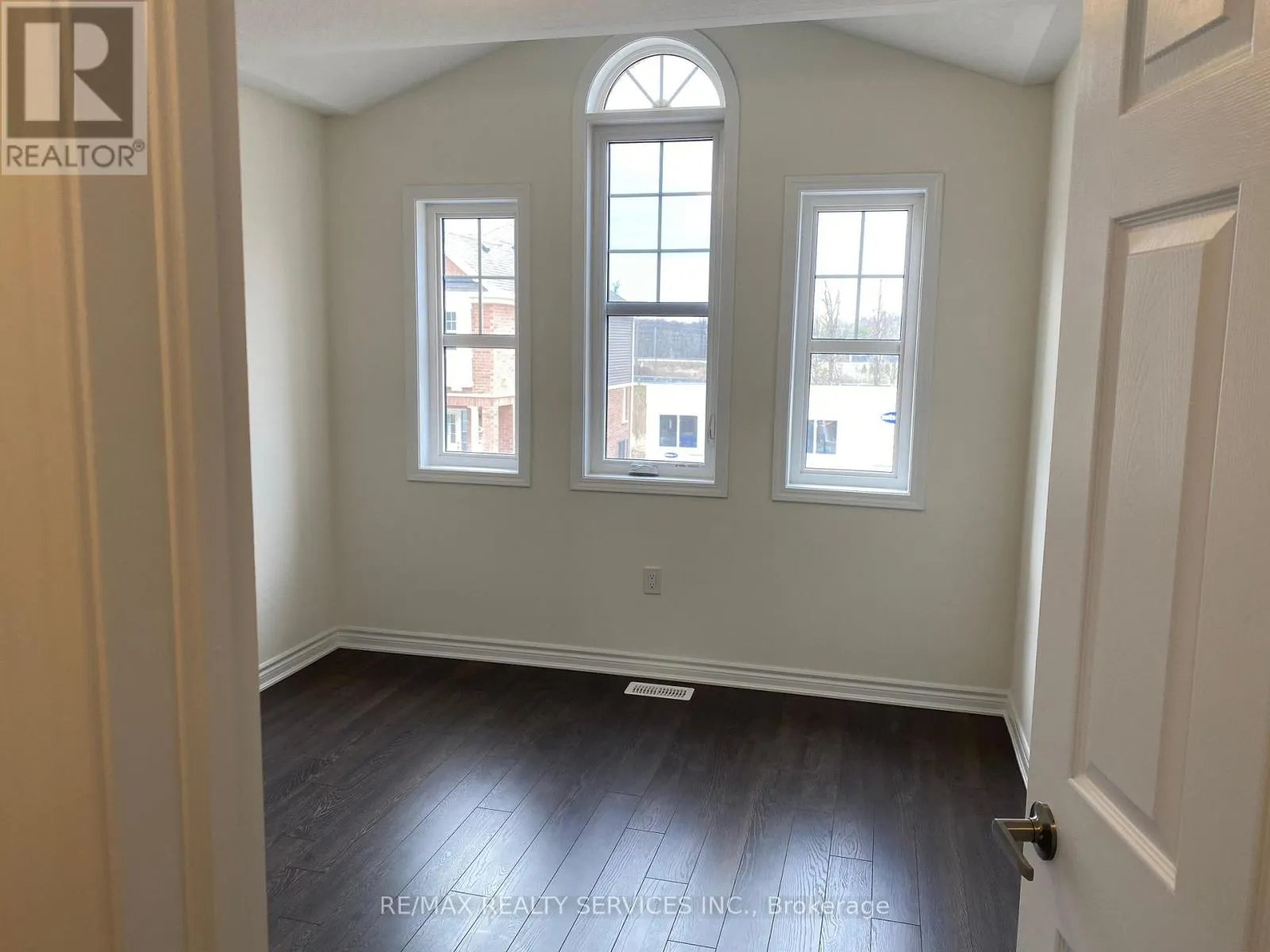 18 - 455 GUELPH AVENUE