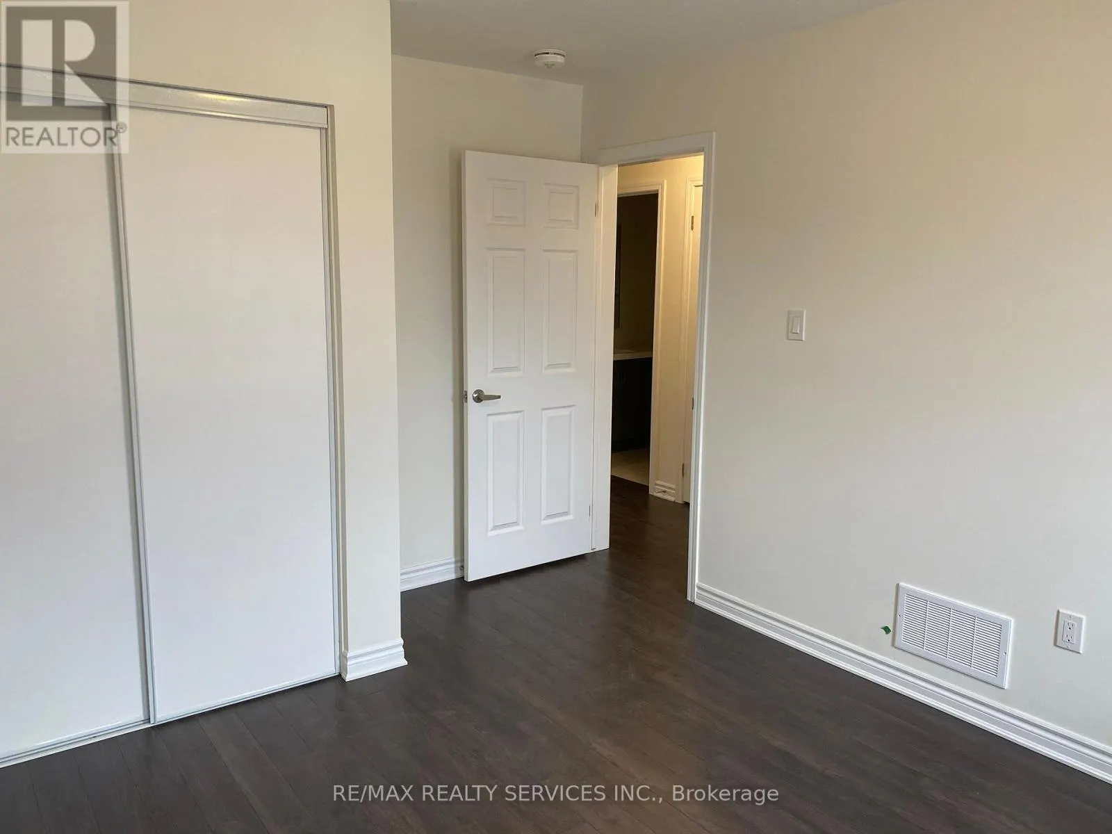 18 - 455 GUELPH AVENUE