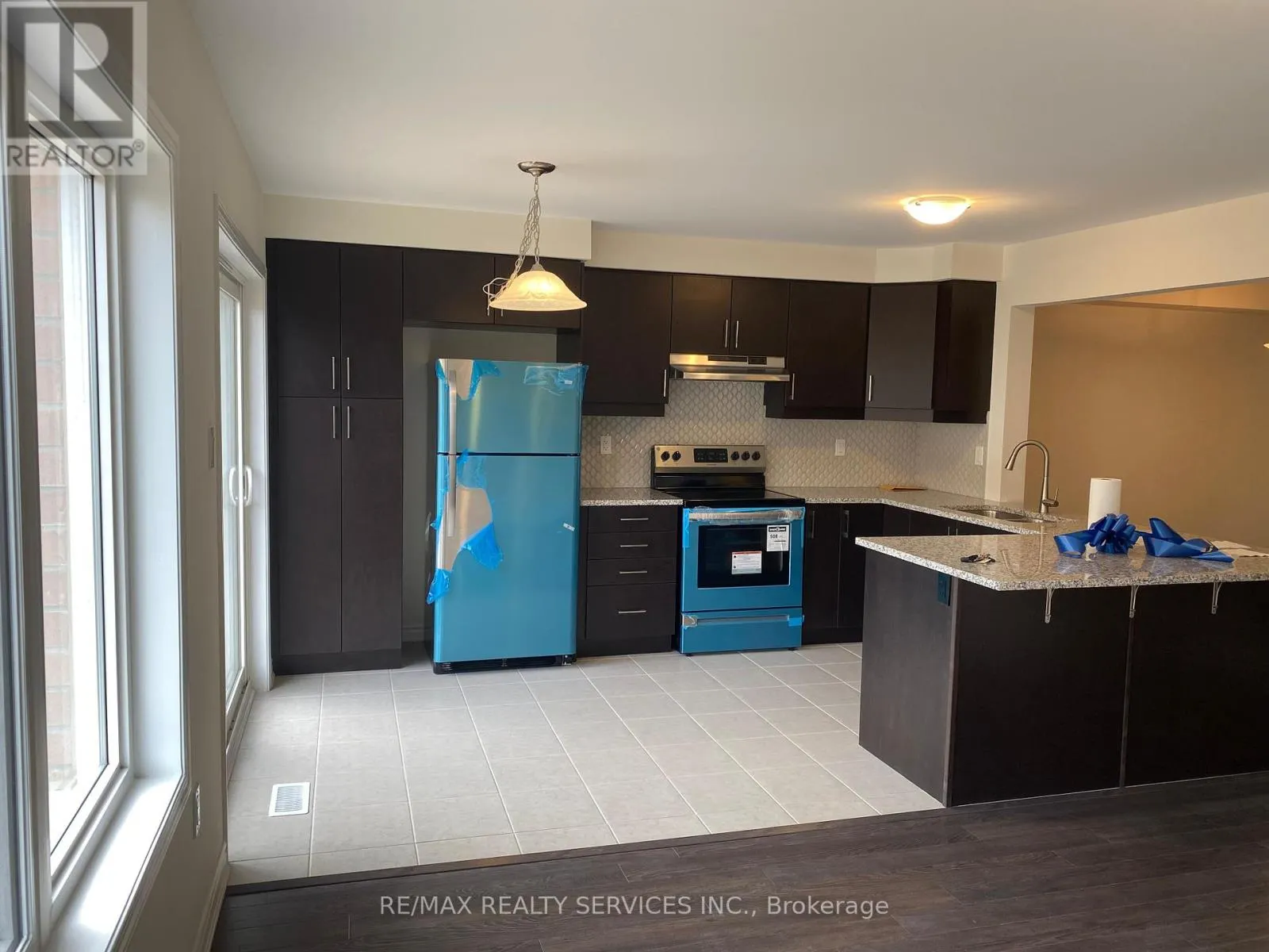 18 - 455 GUELPH AVENUE