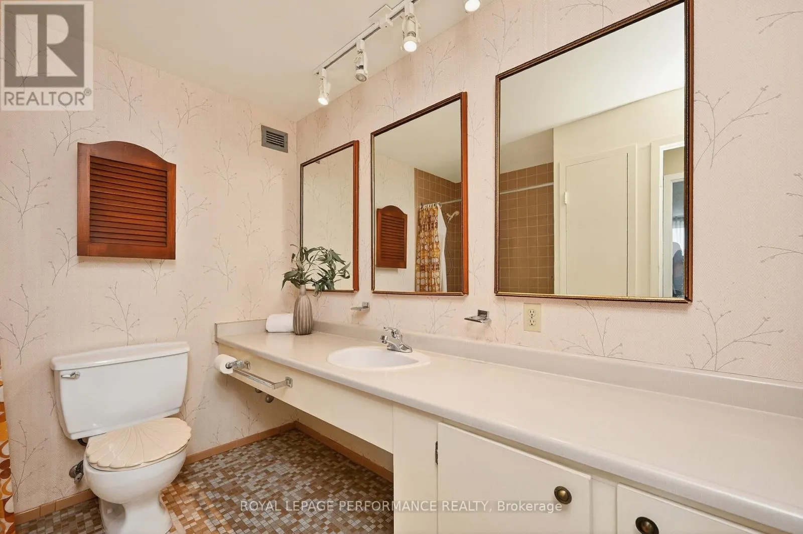 809 - 2951 RIVERSIDE DRIVE