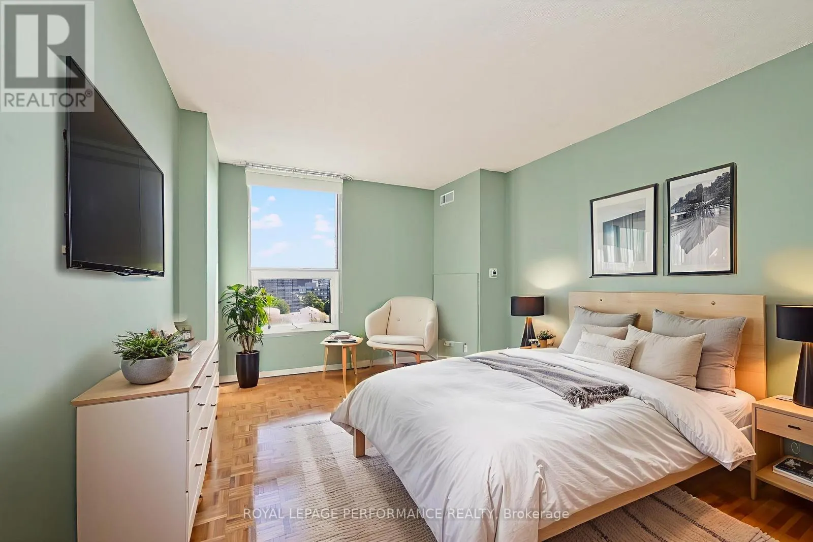 809 - 2951 RIVERSIDE DRIVE