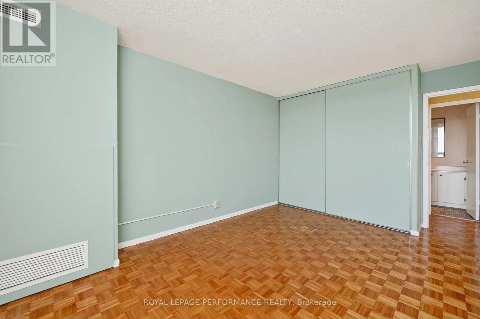 809 - 2951 RIVERSIDE DRIVE