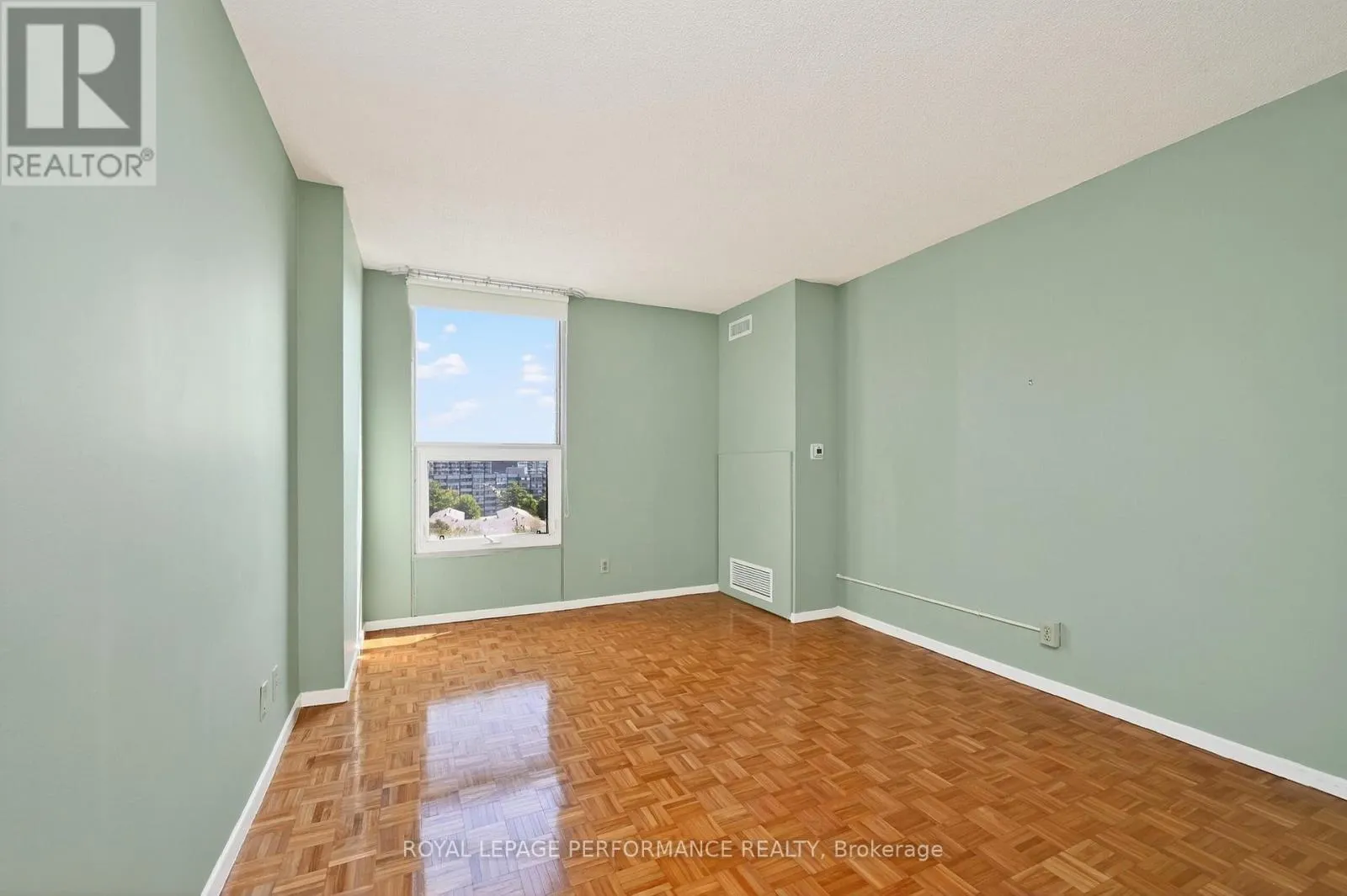 809 - 2951 RIVERSIDE DRIVE