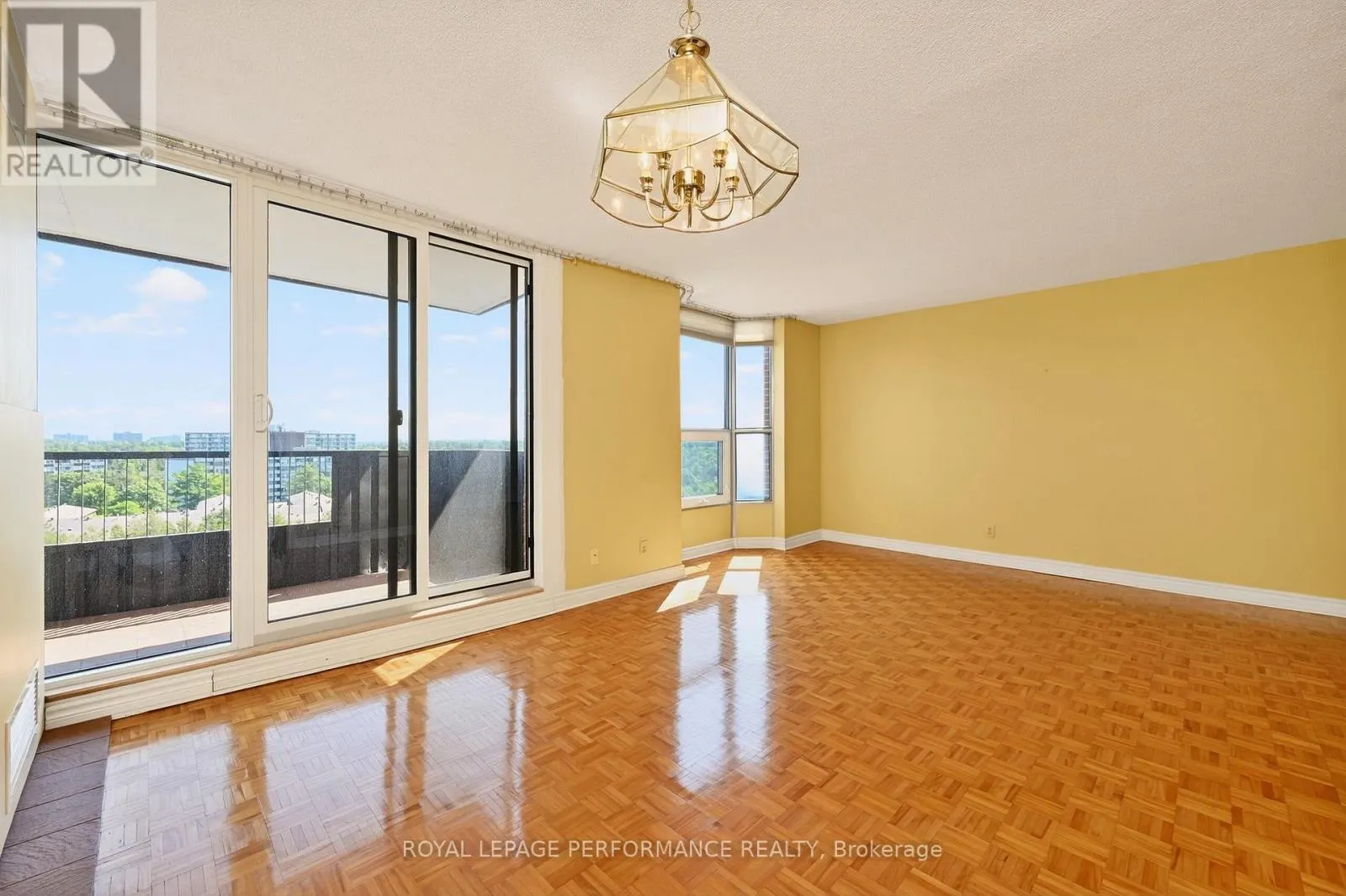 809 - 2951 RIVERSIDE DRIVE