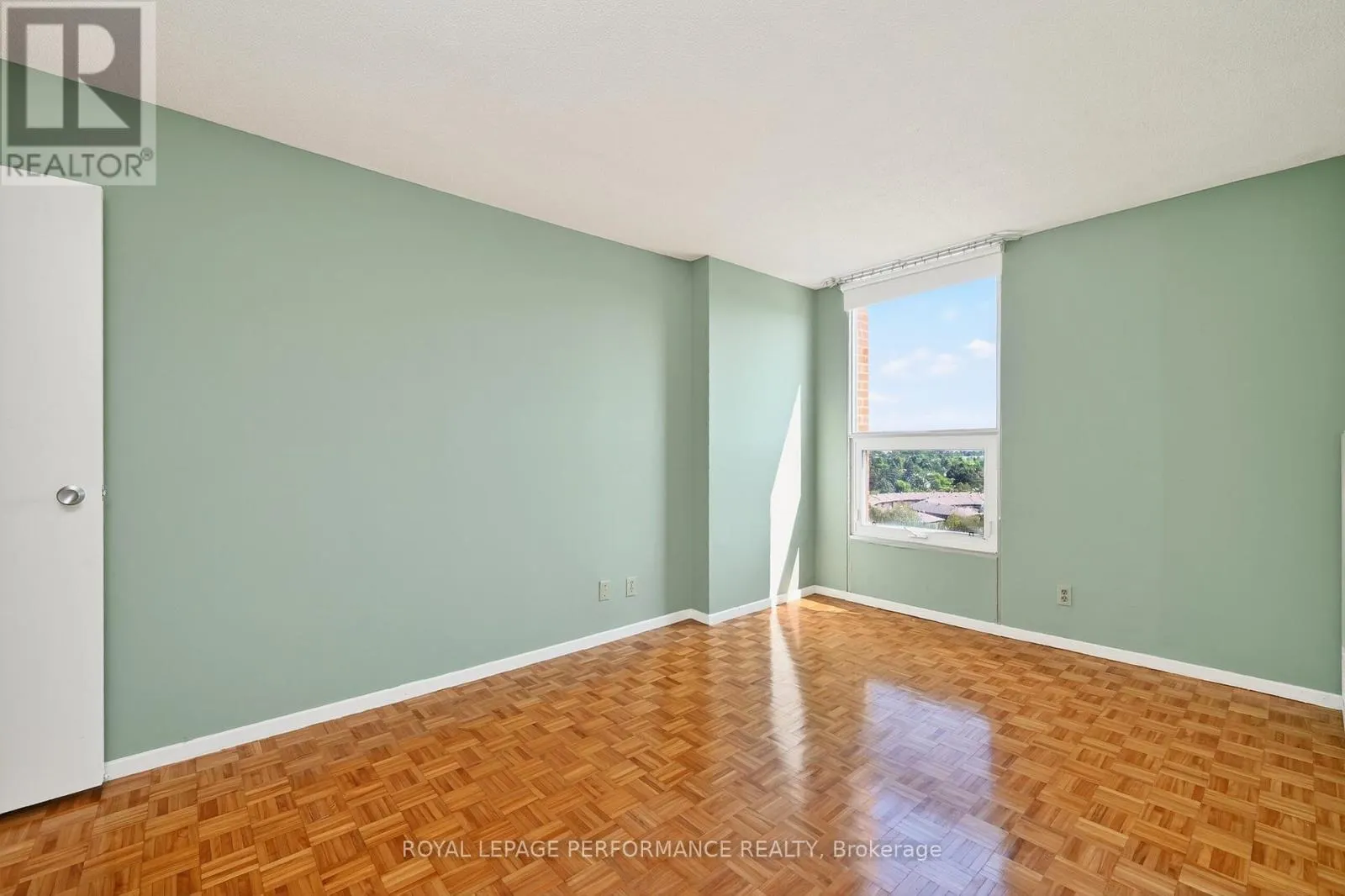 809 - 2951 RIVERSIDE DRIVE