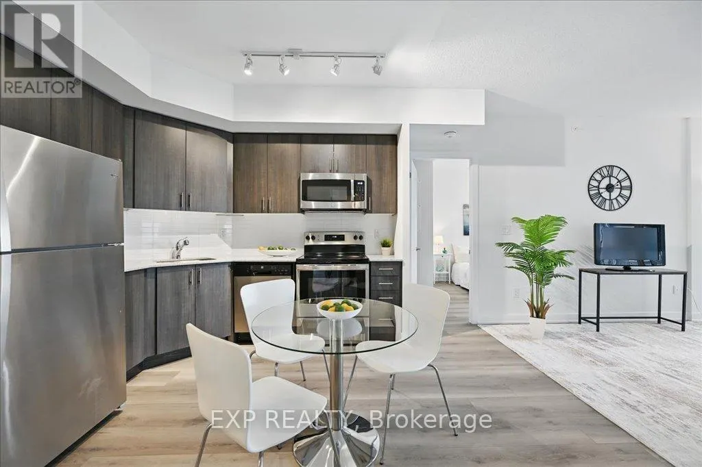 707 - 550 NORTH SERVICE ROAD