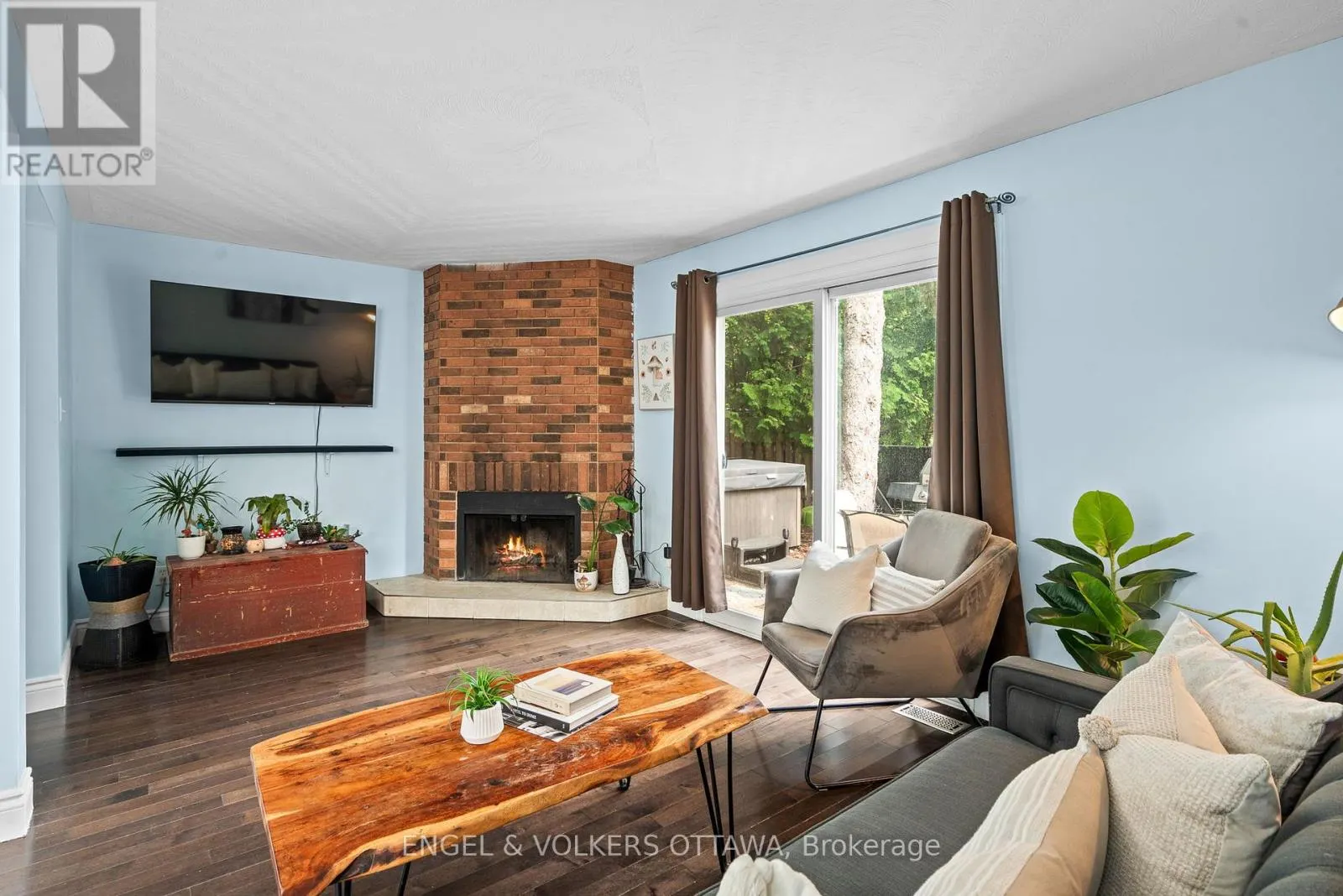 42 HENFIELD AVENUE