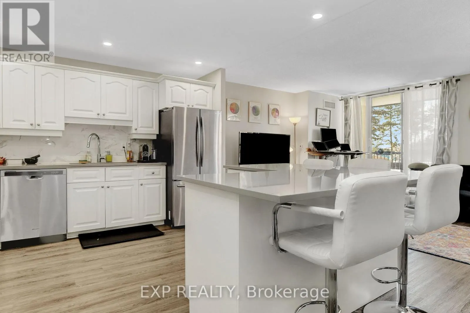 211 - 2951 RIVERSIDE DRIVE