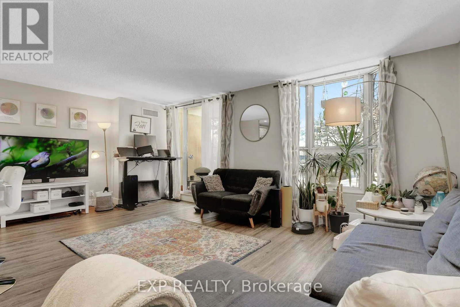 211 - 2951 RIVERSIDE DRIVE