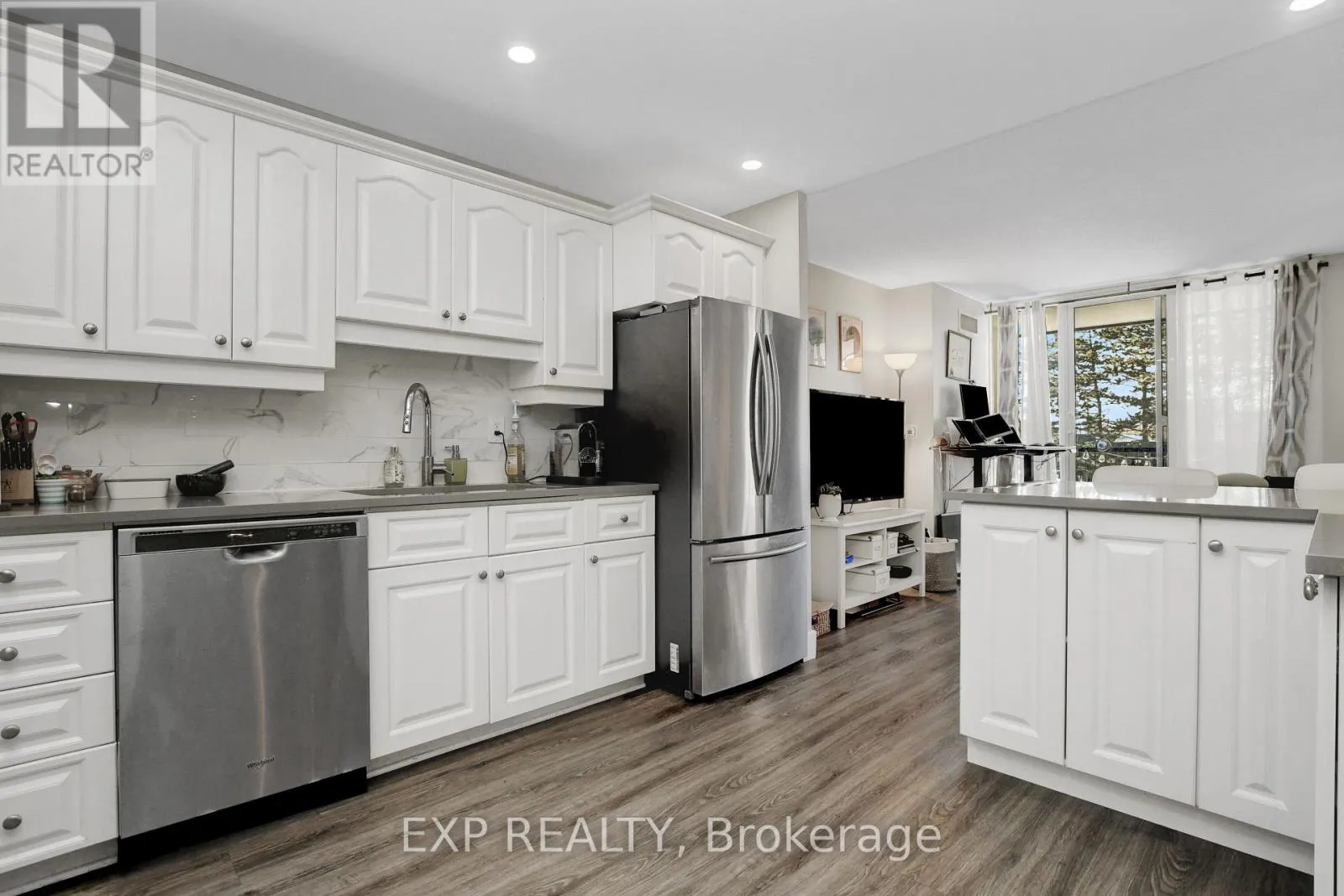 211 - 2951 RIVERSIDE DRIVE