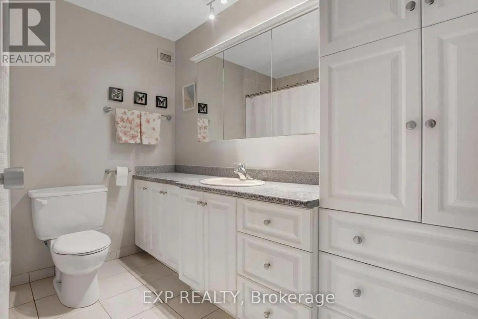 211 - 2951 RIVERSIDE DRIVE