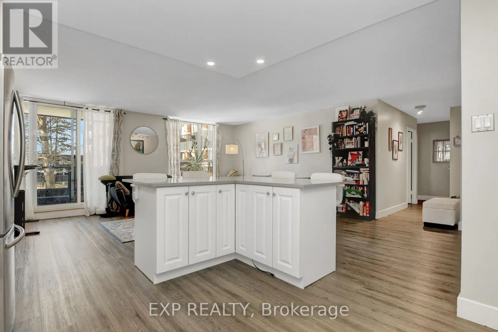 211 - 2951 RIVERSIDE DRIVE