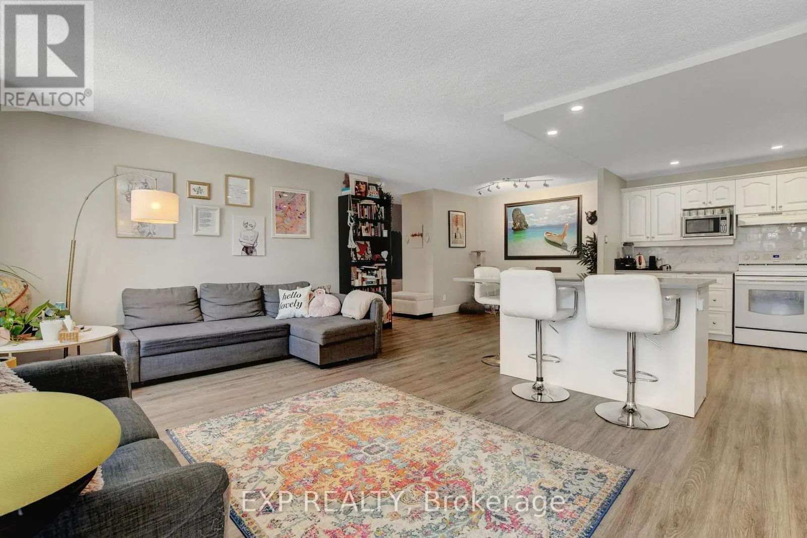 211 - 2951 RIVERSIDE DRIVE