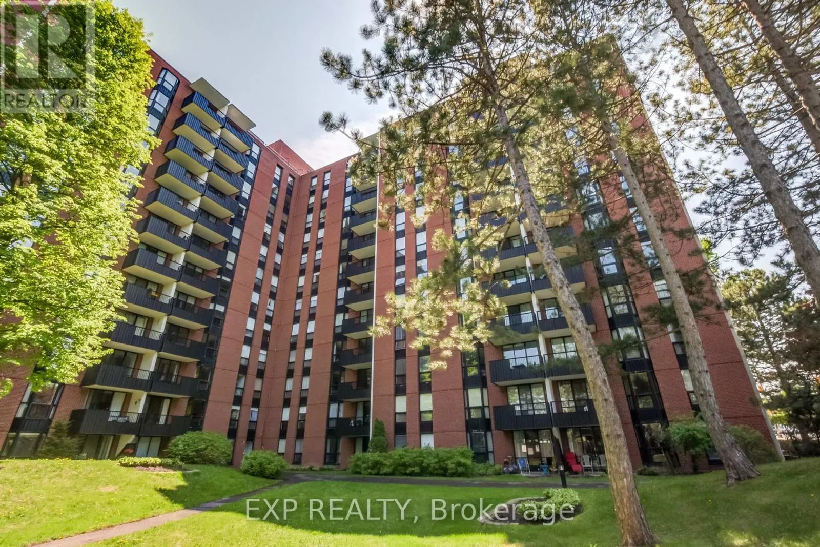 211 - 2951 RIVERSIDE DRIVE