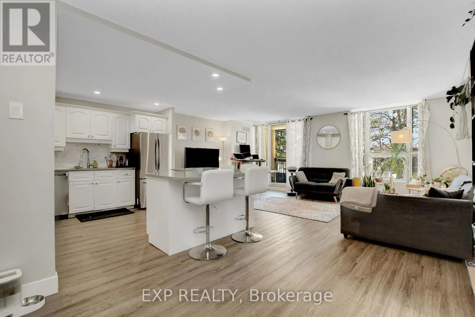 211 - 2951 RIVERSIDE DRIVE
