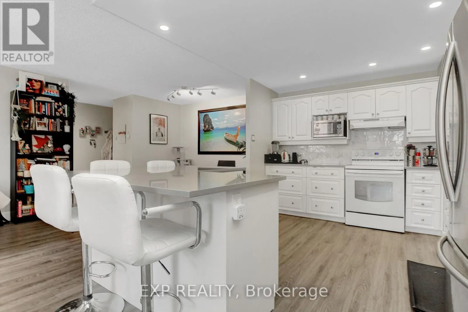 211 - 2951 RIVERSIDE DRIVE