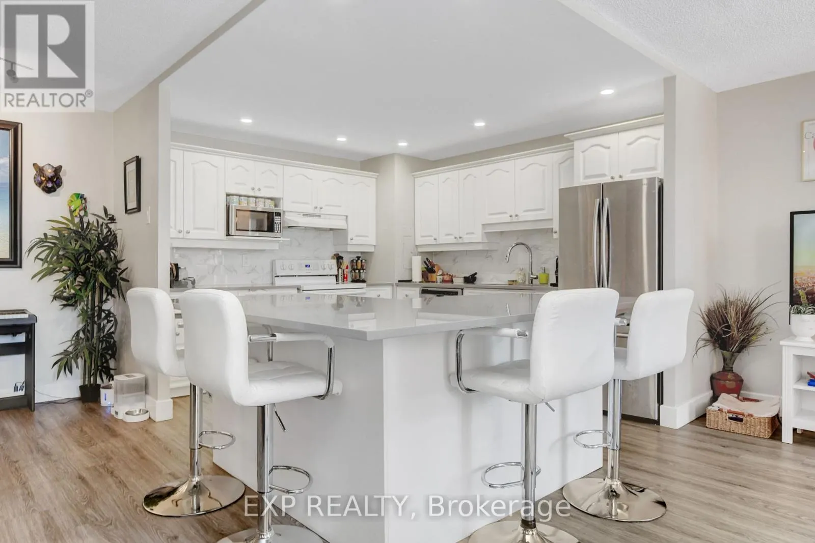 211 - 2951 RIVERSIDE DRIVE