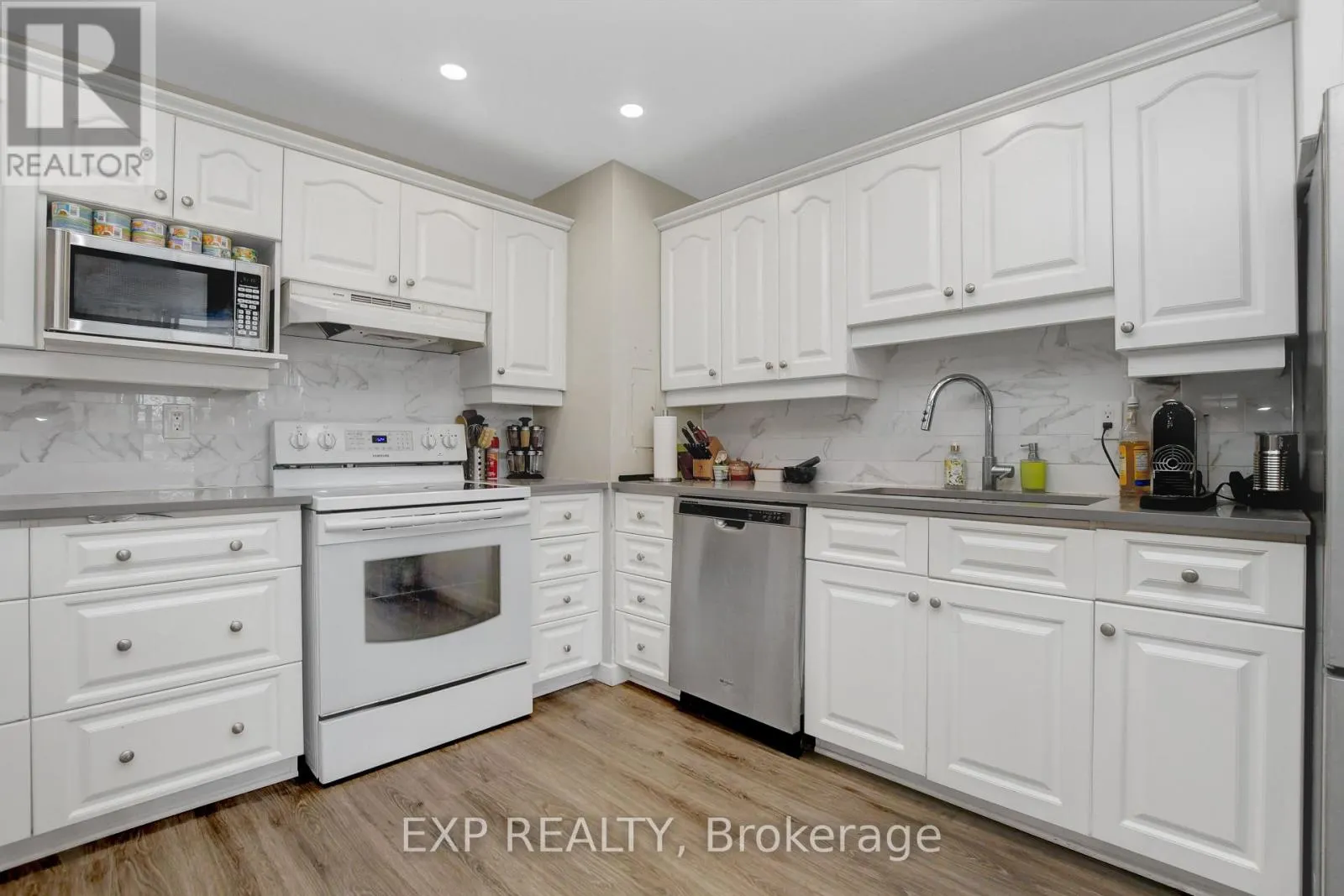 211 - 2951 RIVERSIDE DRIVE