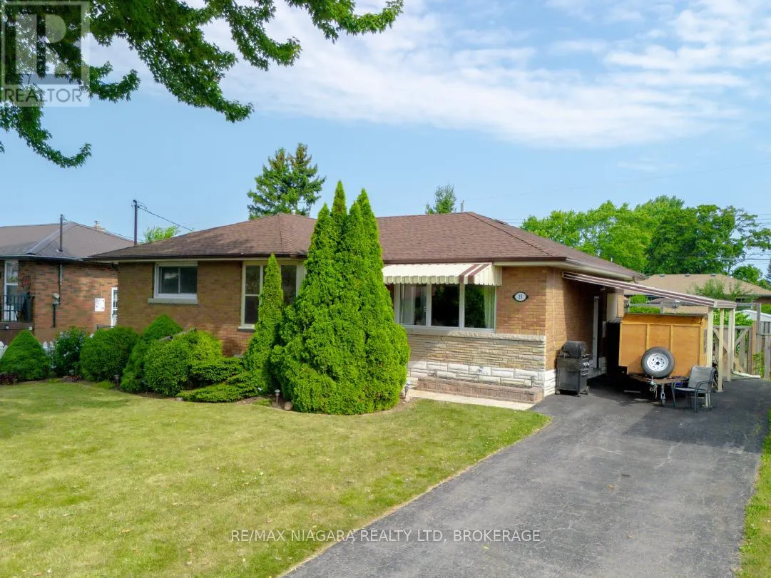 15 MICHAEL DRIVE S