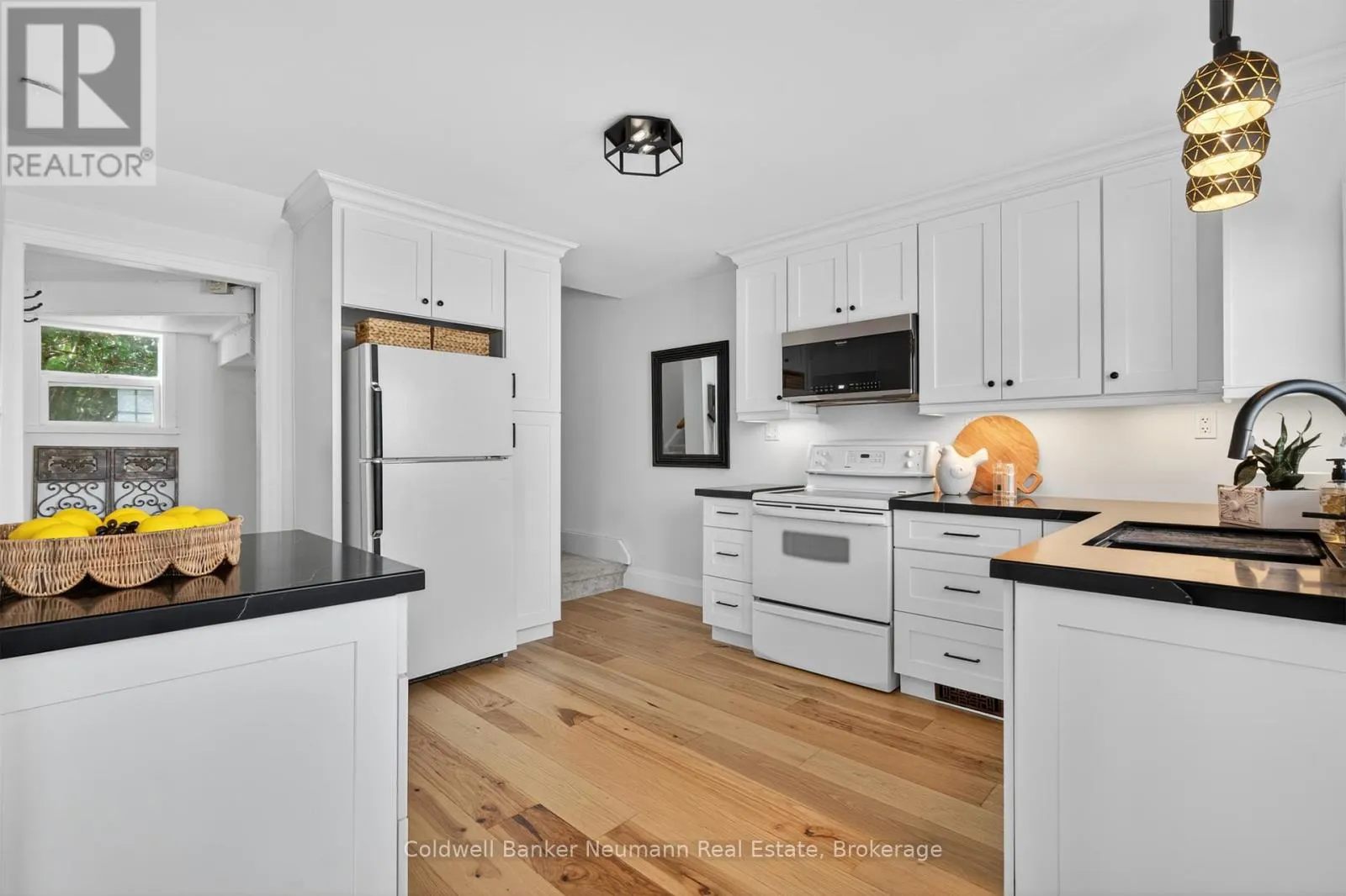 118 1/2 WELLINGTON STREET