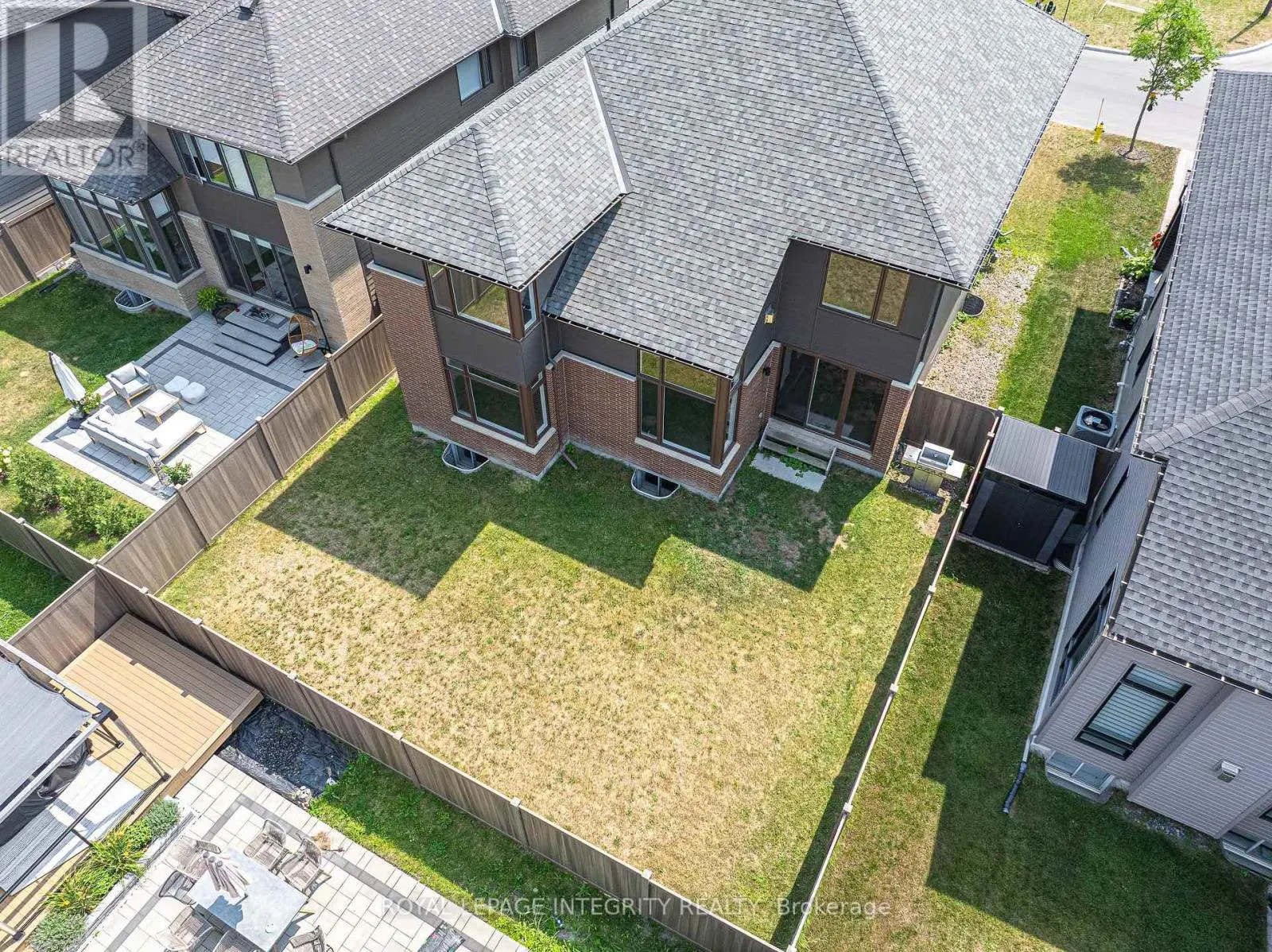 925 ISLINGTON WAY