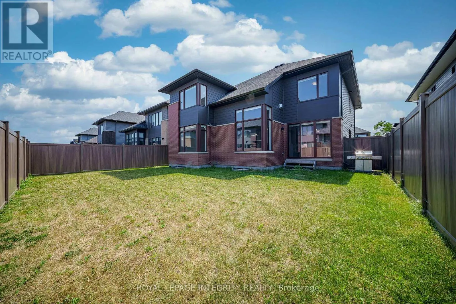 925 ISLINGTON WAY