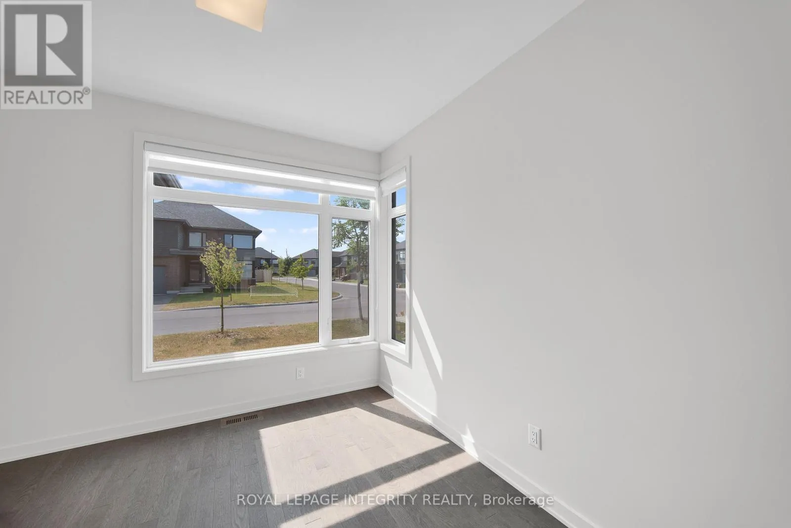 925 ISLINGTON WAY