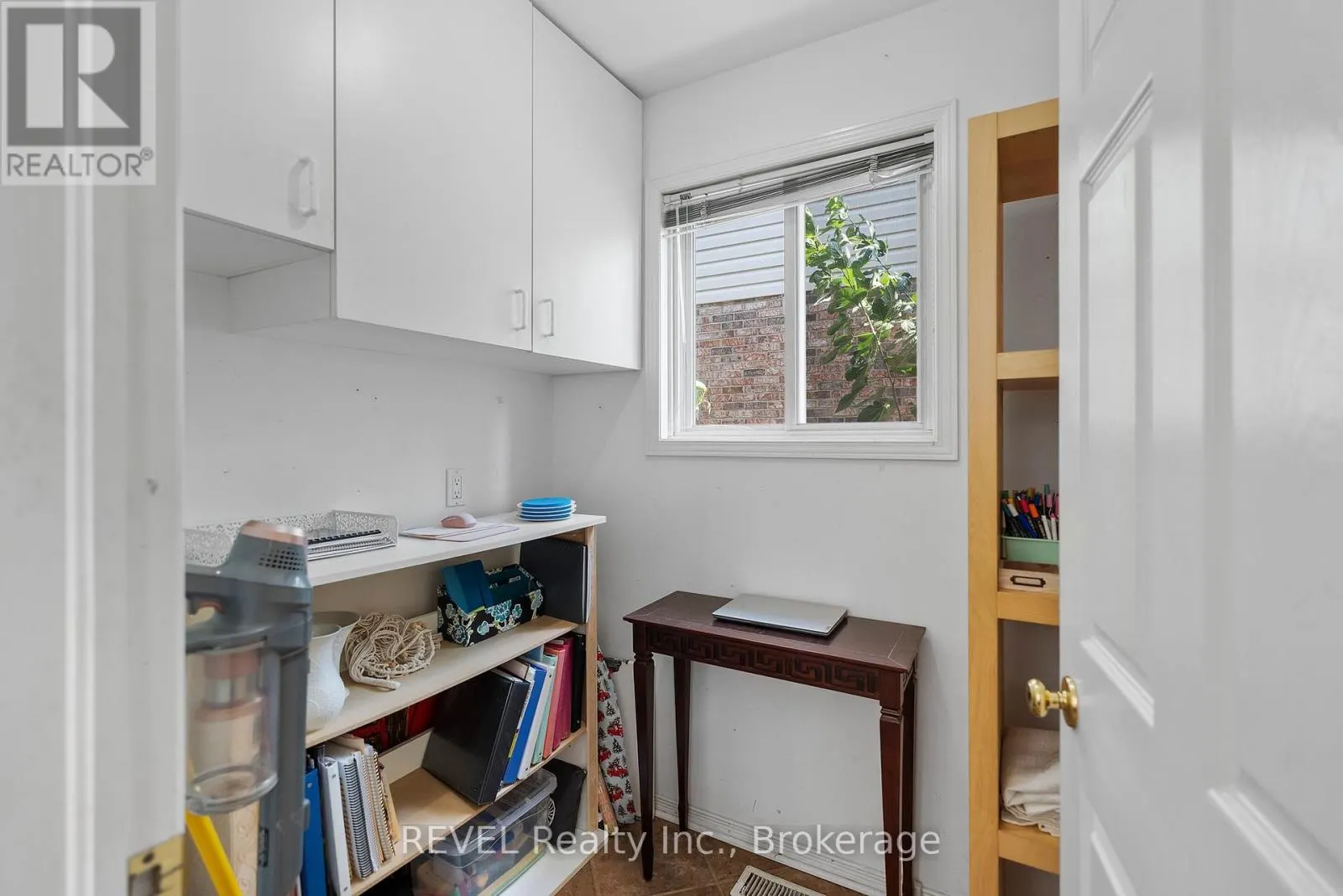 19 CRYSLER CRESCENT