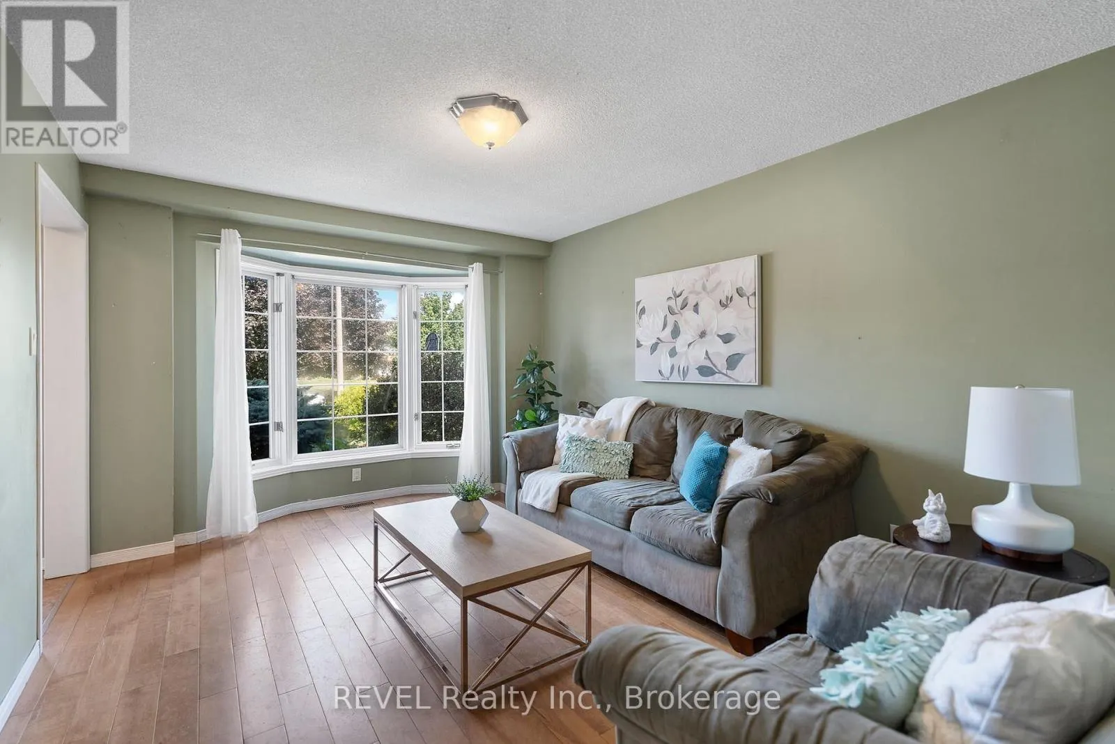 19 CRYSLER CRESCENT