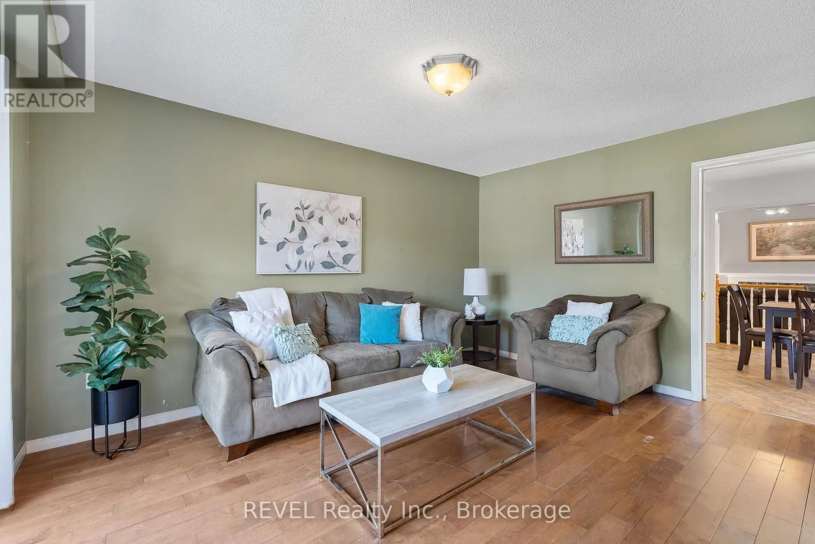 19 CRYSLER CRESCENT