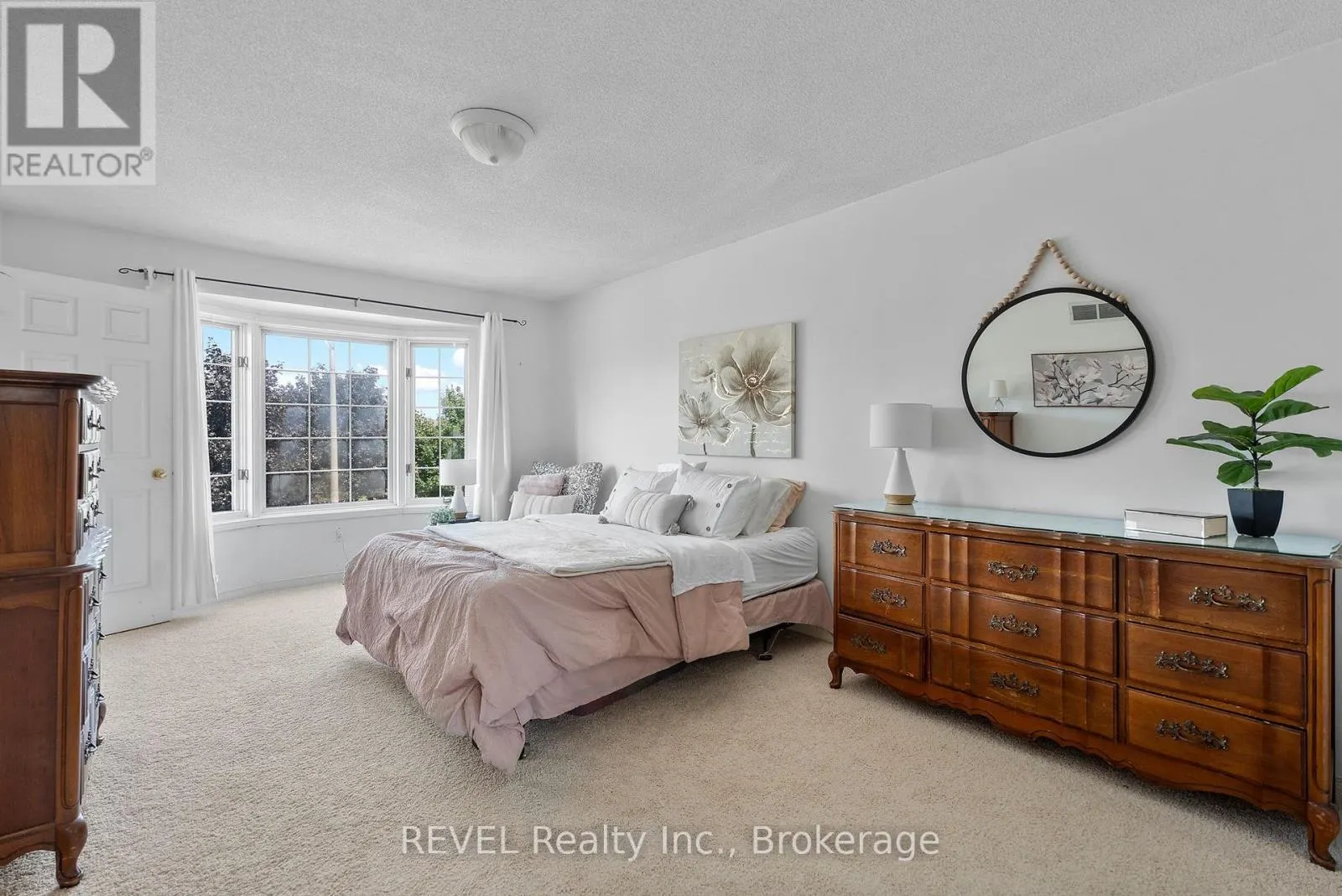 19 CRYSLER CRESCENT