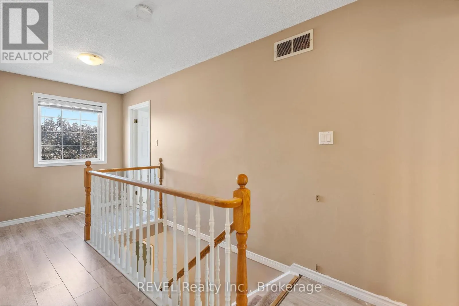 19 CRYSLER CRESCENT