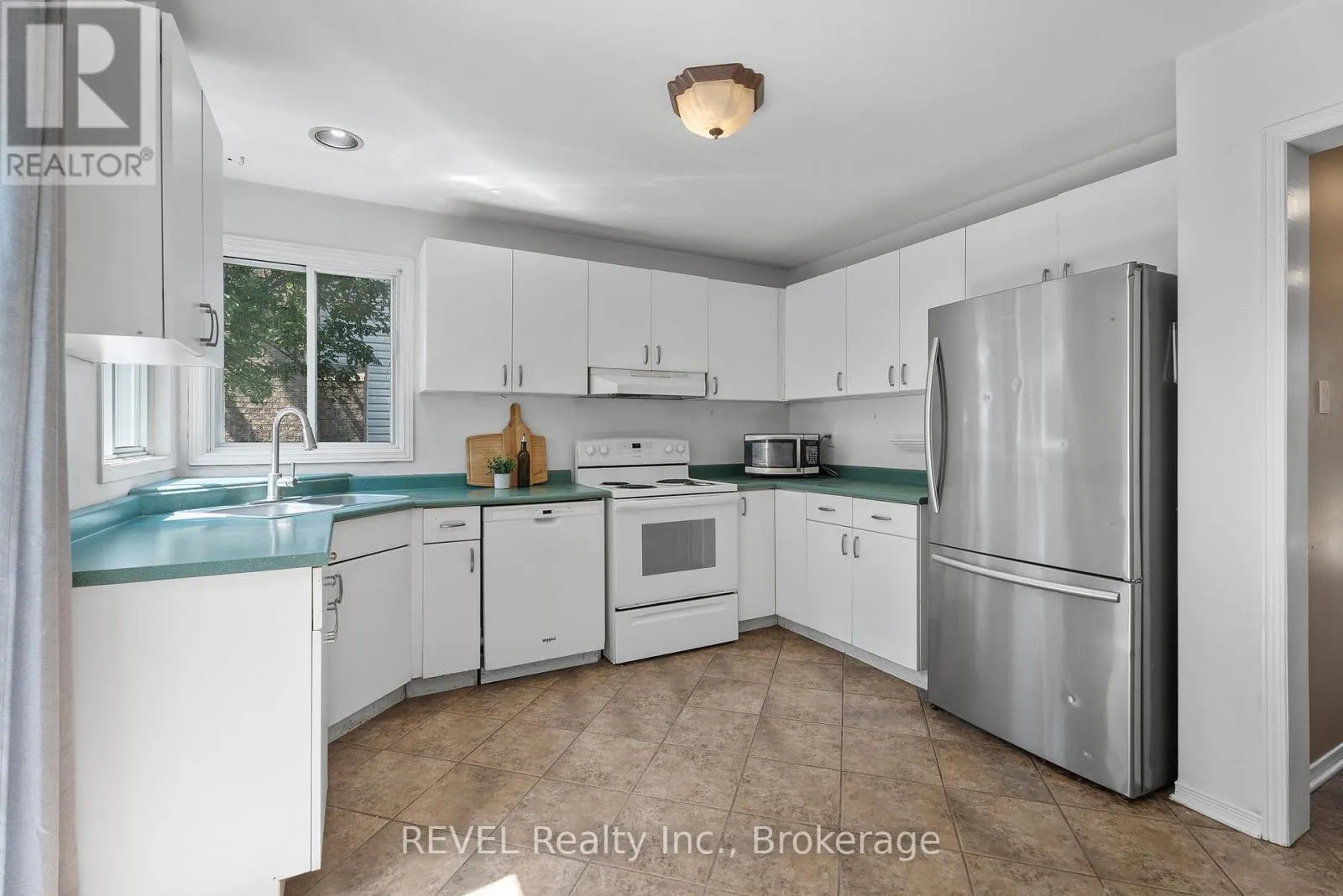 19 CRYSLER CRESCENT