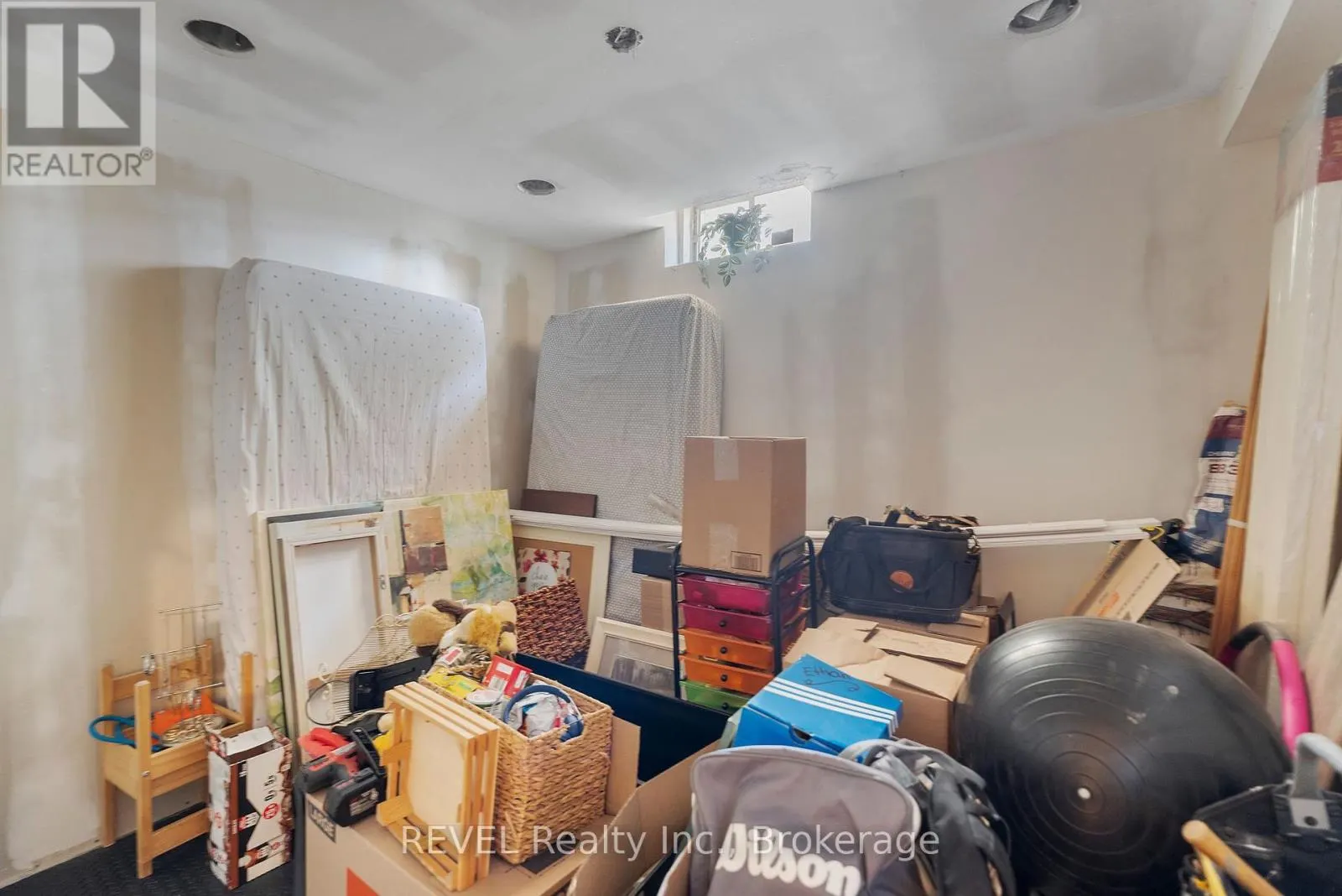 19 CRYSLER CRESCENT
