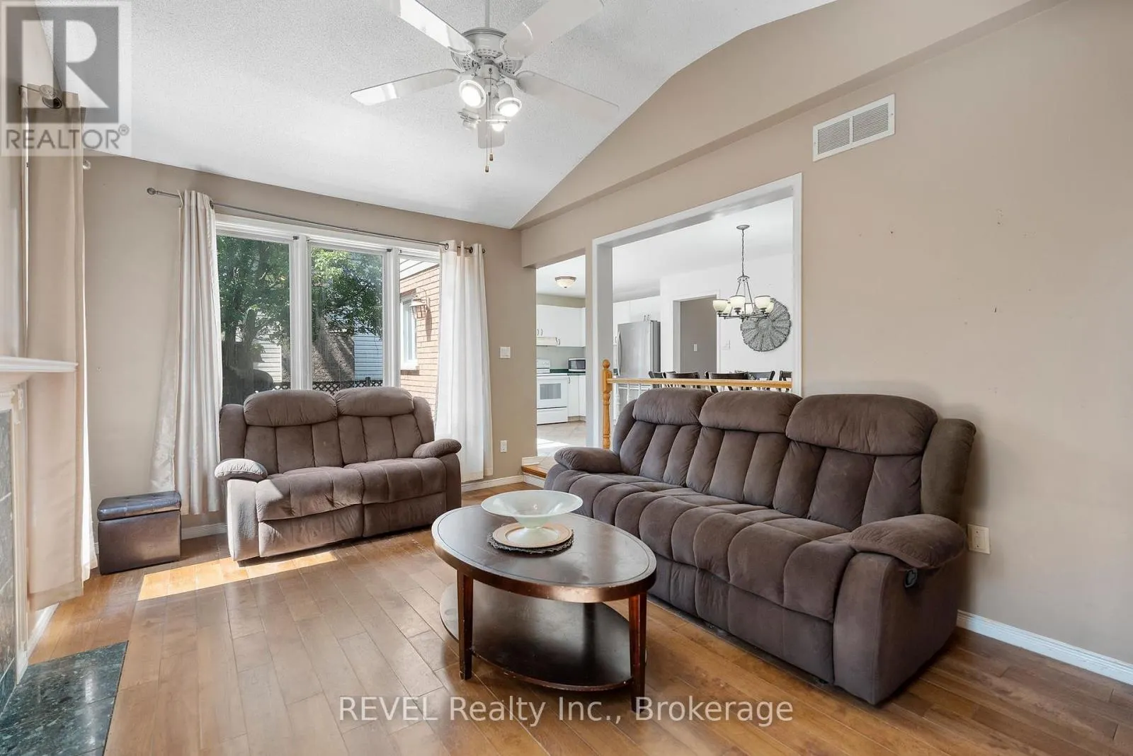 19 CRYSLER CRESCENT