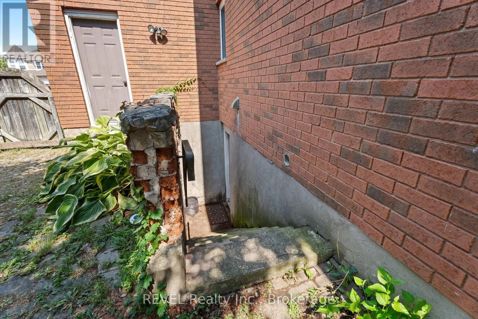 19 CRYSLER CRESCENT