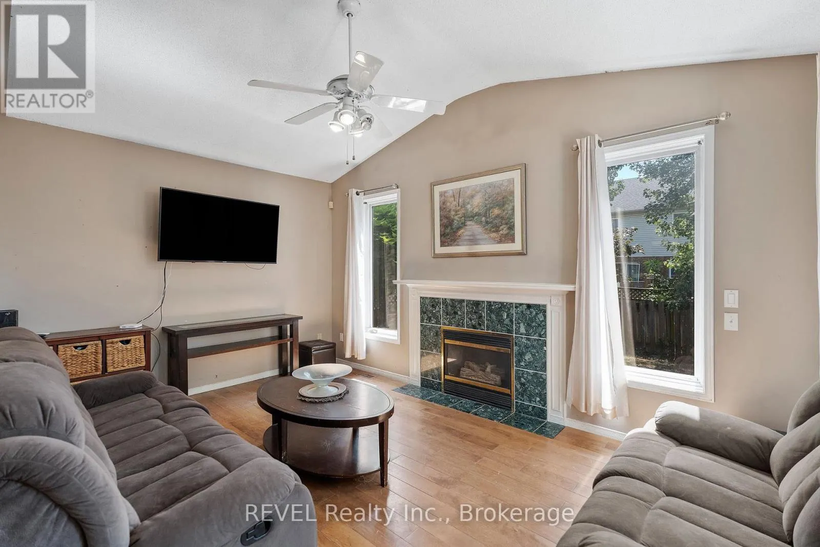 19 CRYSLER CRESCENT