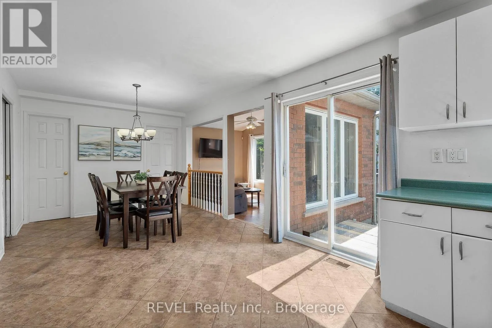 19 CRYSLER CRESCENT
