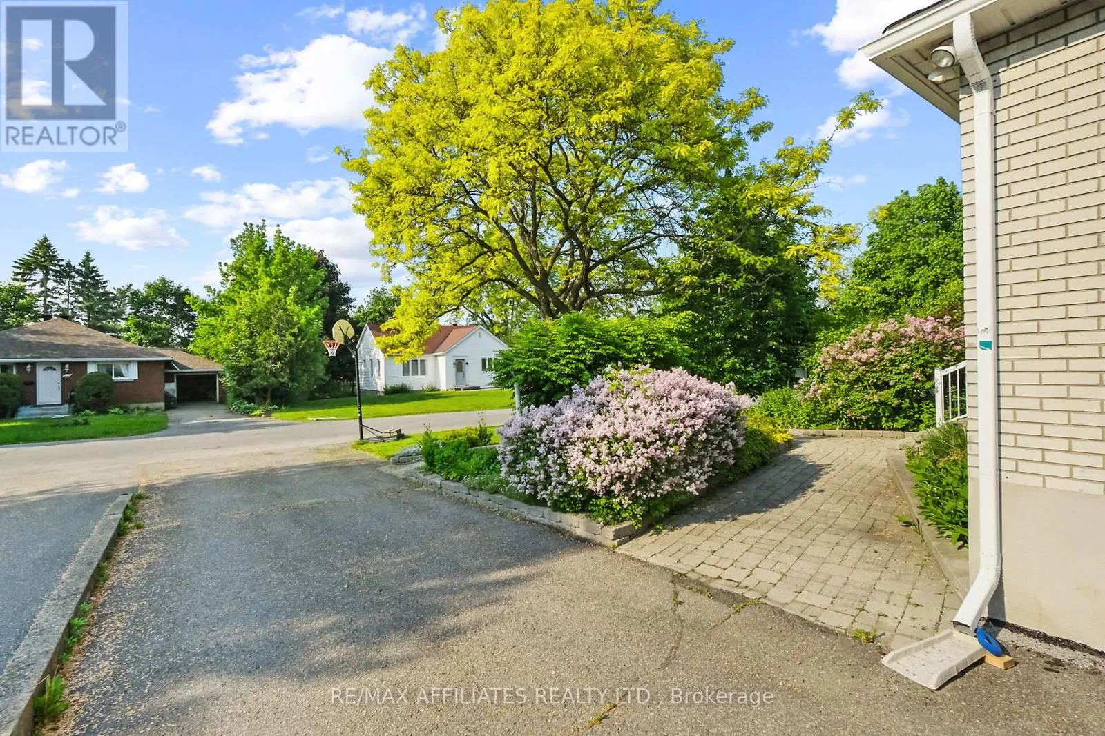312 MOUNTBATTEN AVENUE