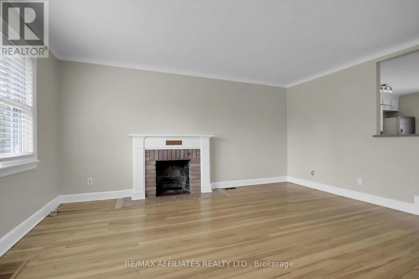 312 MOUNTBATTEN AVENUE