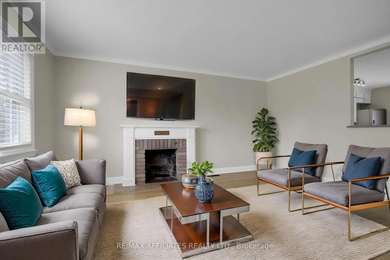 312 MOUNTBATTEN AVENUE