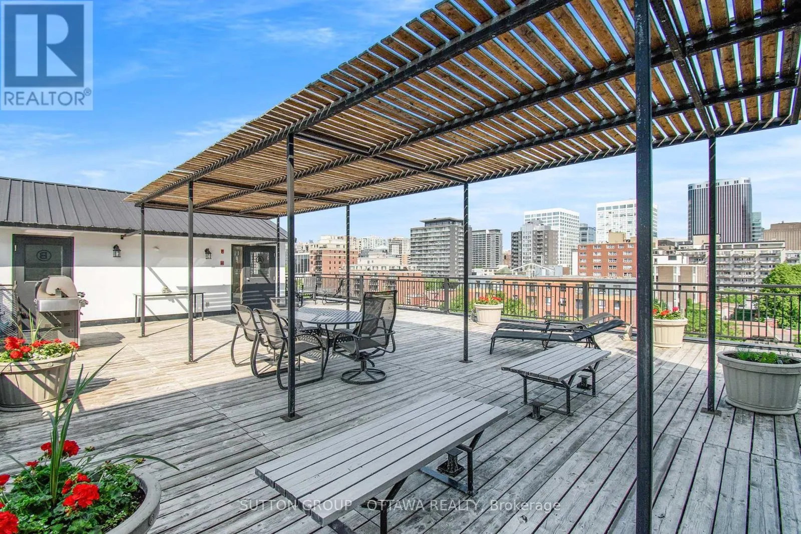 202 - 287 MACLAREN STREET